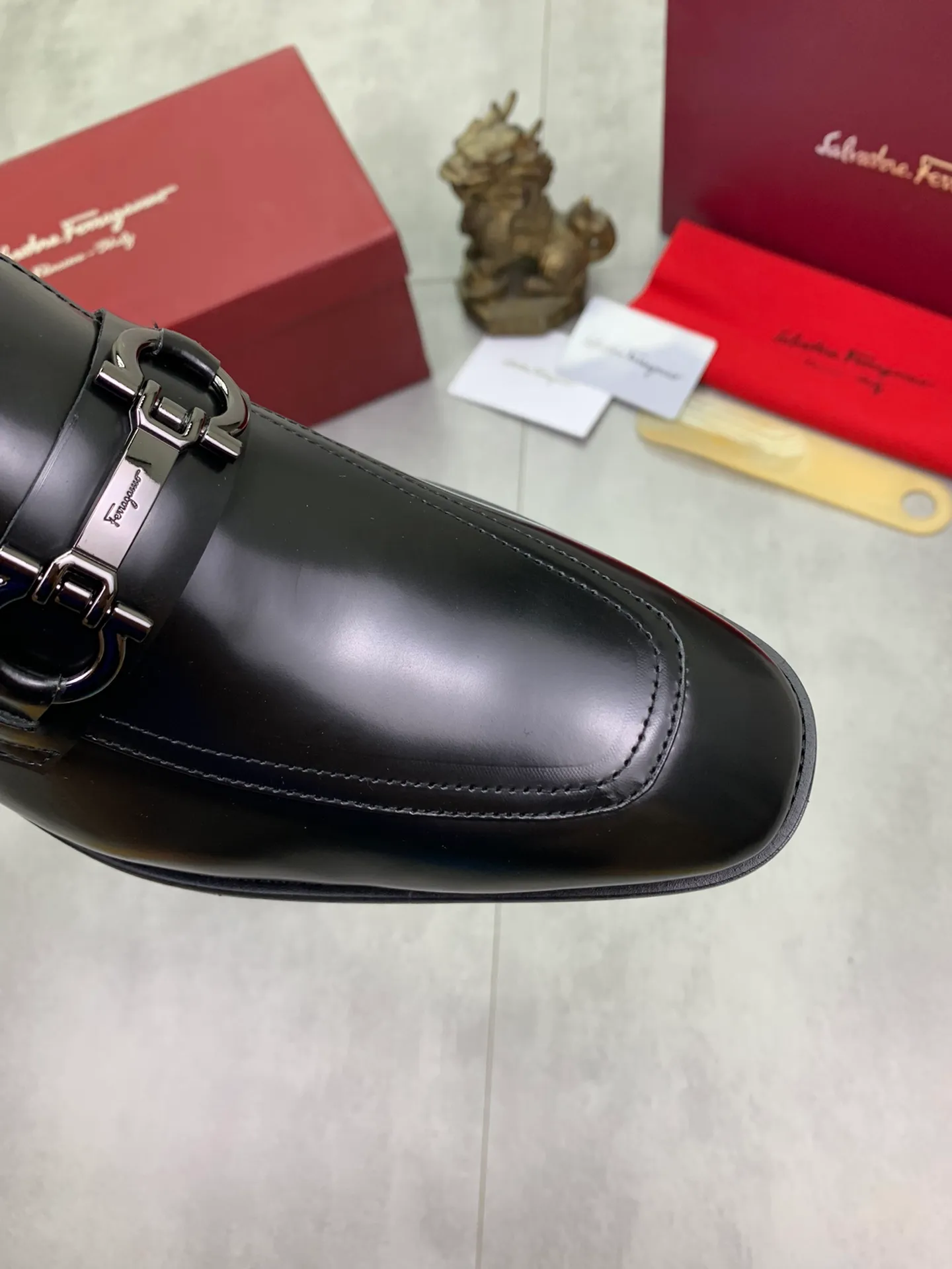 Men's men's shoes💰P460💰[New model]🆘 Water-dyed cow lining [Ferragamo] Ferragamo's latest men's over-the-foot business leather shoes🇨🇳Official website original 1:1 molding💯The first layer is made of Italian imported calfskin➕Luxurious genuine cowhide lining, soft and comfortable🌴High-end atmosphere, the first choice for high-grade men🍍38-45 Black Brown🉑️Select